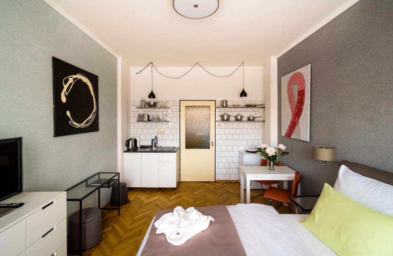 Michal&Michael'S Central Apartments Praag Buitenkant foto