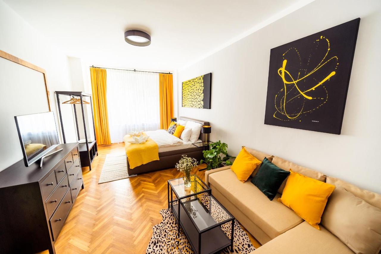 Michal&Michael'S Central Apartments Praag Buitenkant foto