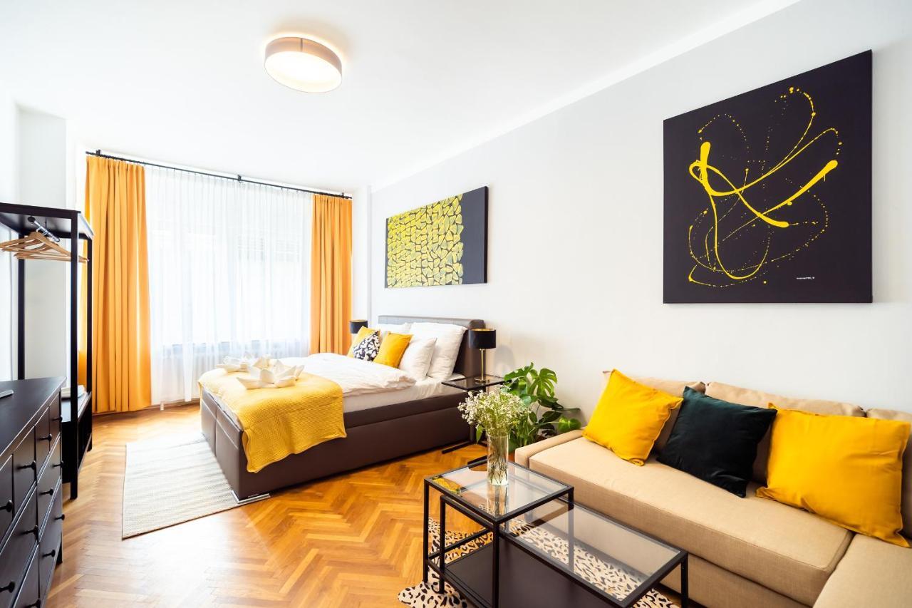 Michal&Michael'S Central Apartments Praag Buitenkant foto