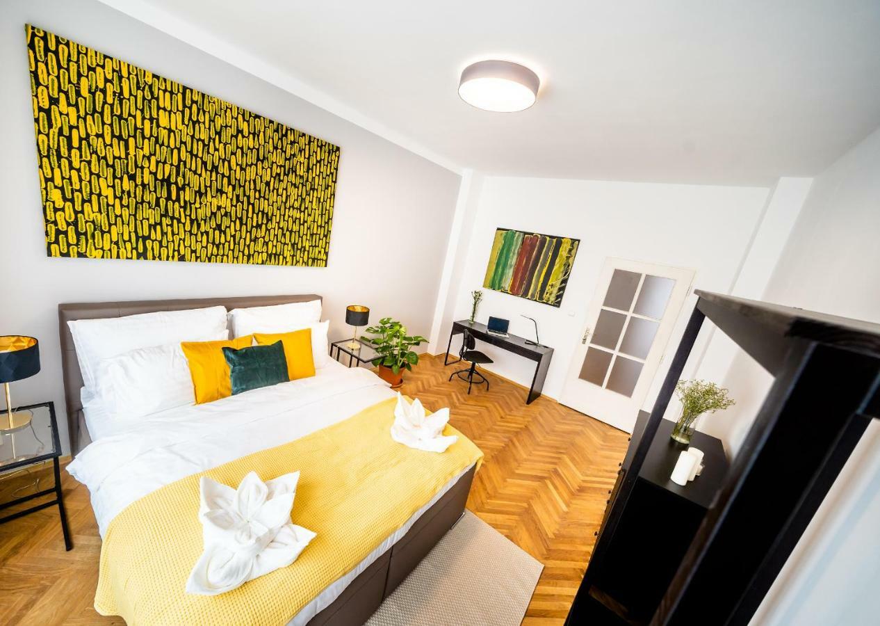 Michal&Michael'S Central Apartments Praag Buitenkant foto
