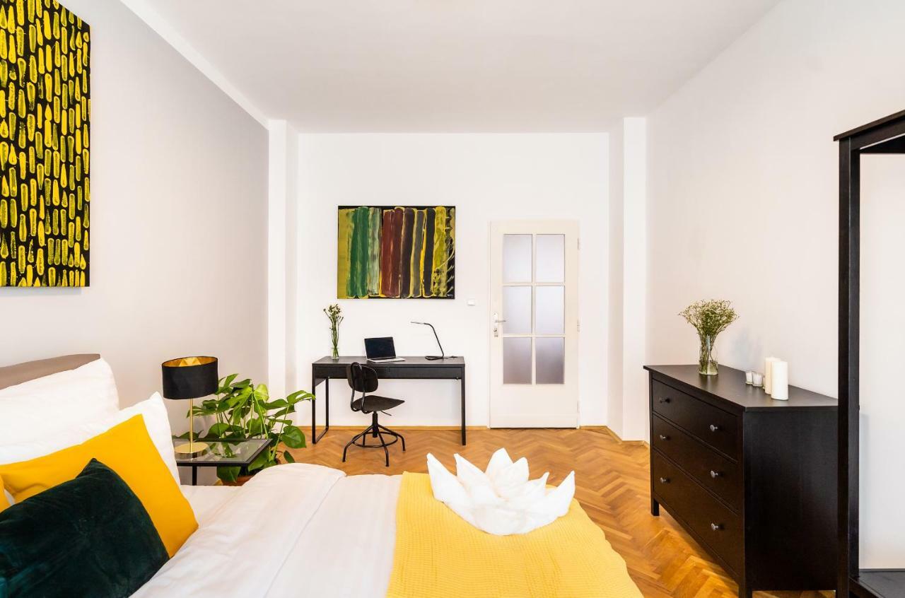 Michal&Michael'S Central Apartments Praag Buitenkant foto