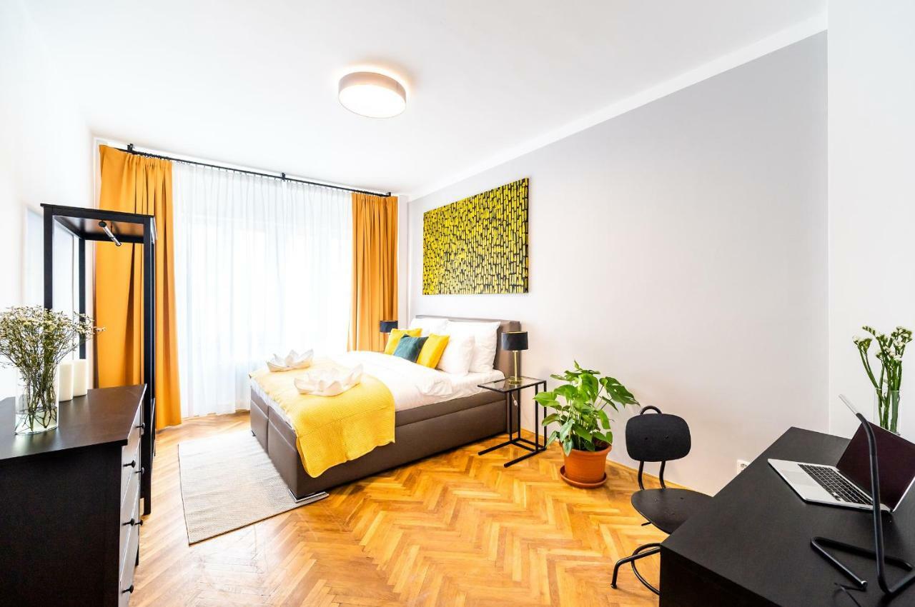 Michal&Michael'S Central Apartments Praag Buitenkant foto