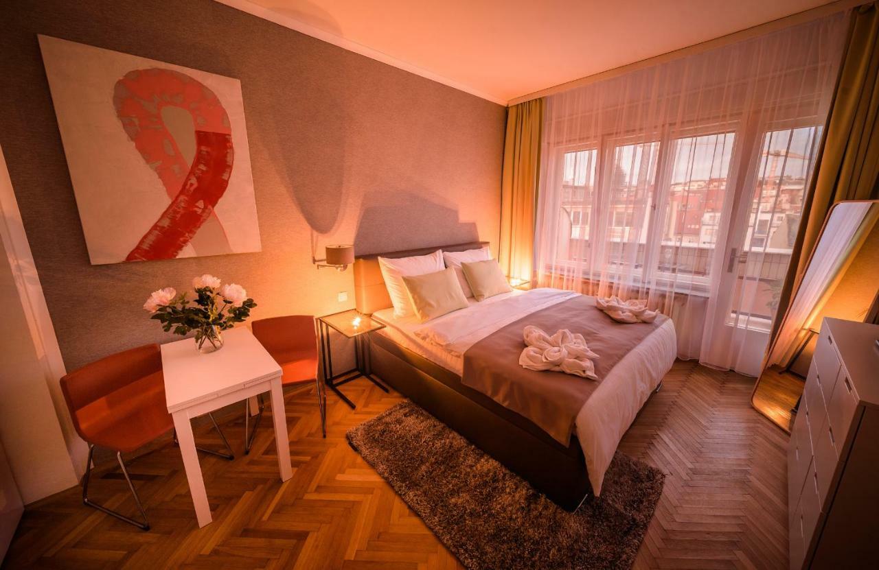Michal&Michael'S Central Apartments Praag Buitenkant foto